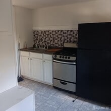 Building Photo - 274 Main St