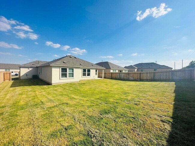 Building Photo - 678 Silver Springs Bend