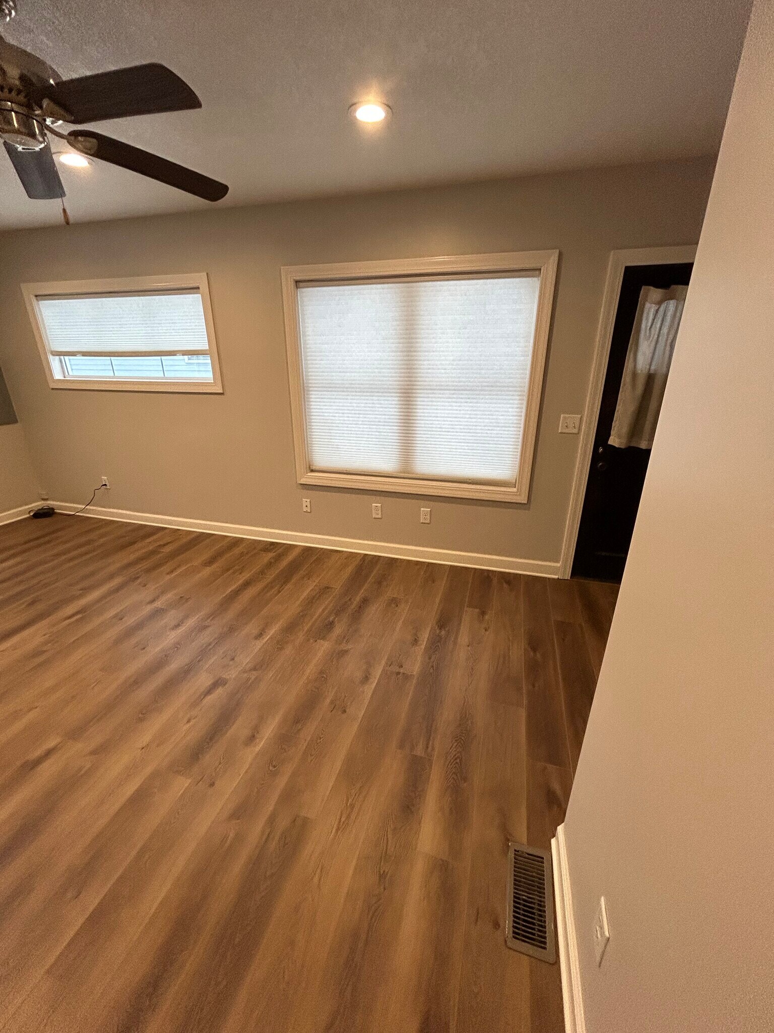 Building Photo - 950 29th Ave NE