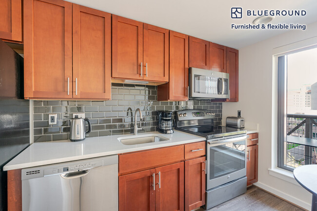 Building Photo - 3444 Fairfax Dr