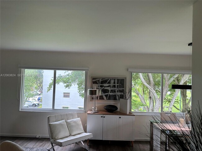 Building Photo - 13550 SW 6th Ct