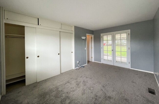 Building Photo - Spacious 2-Bed 1-Bath House