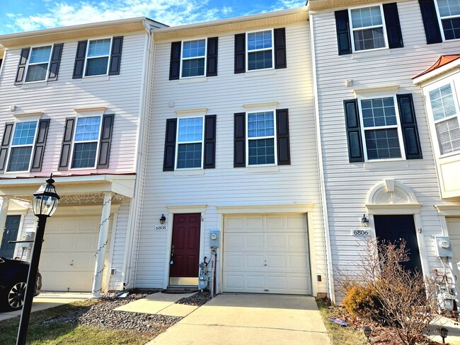 Primary Photo - Lovely 2 BR/2.5 BA Townhome in Glen Burnie!