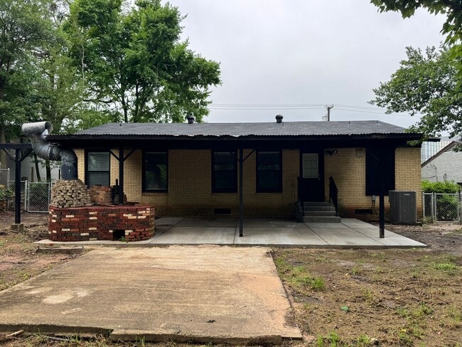 Building Photo - 1206 S Fleishel Ave
