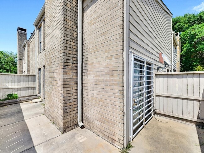 Building Photo - 9548 Pagewood Ln
