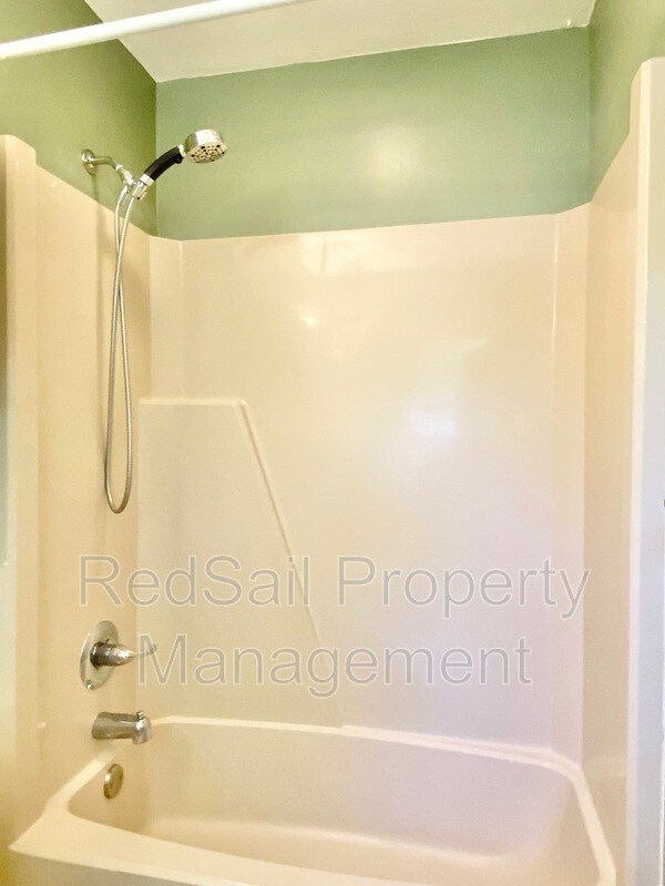 Building Photo - 802 Tiverton Pl