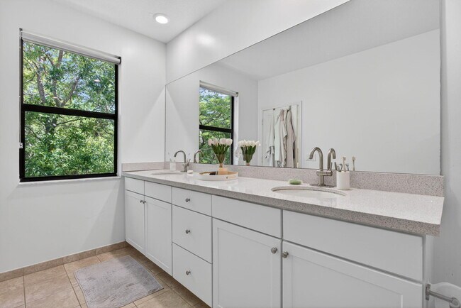 Building Photo - 4012 Devenshire Ct