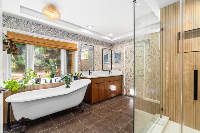 Building Photo - 10275 Oletha Ln