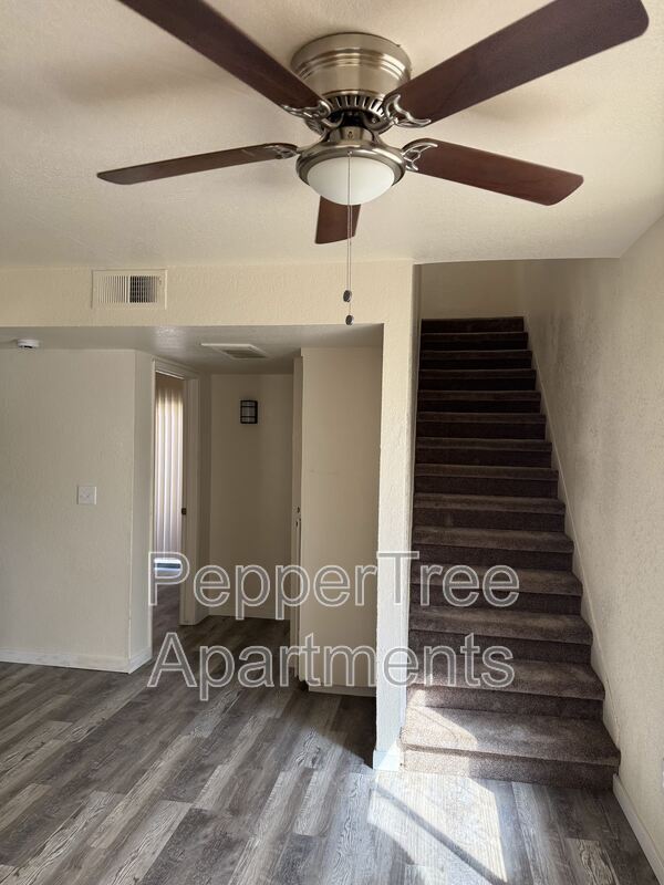 Building Photo - 720 E Elm Ave