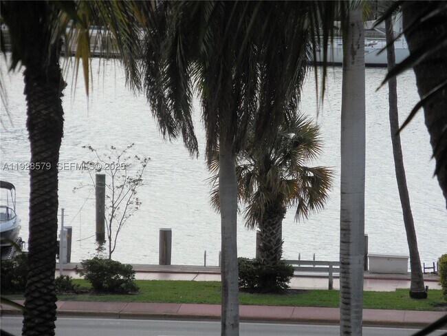 Building Photo - 5161 Collins Ave