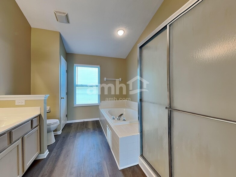 Building Photo - 684 Linden Creek