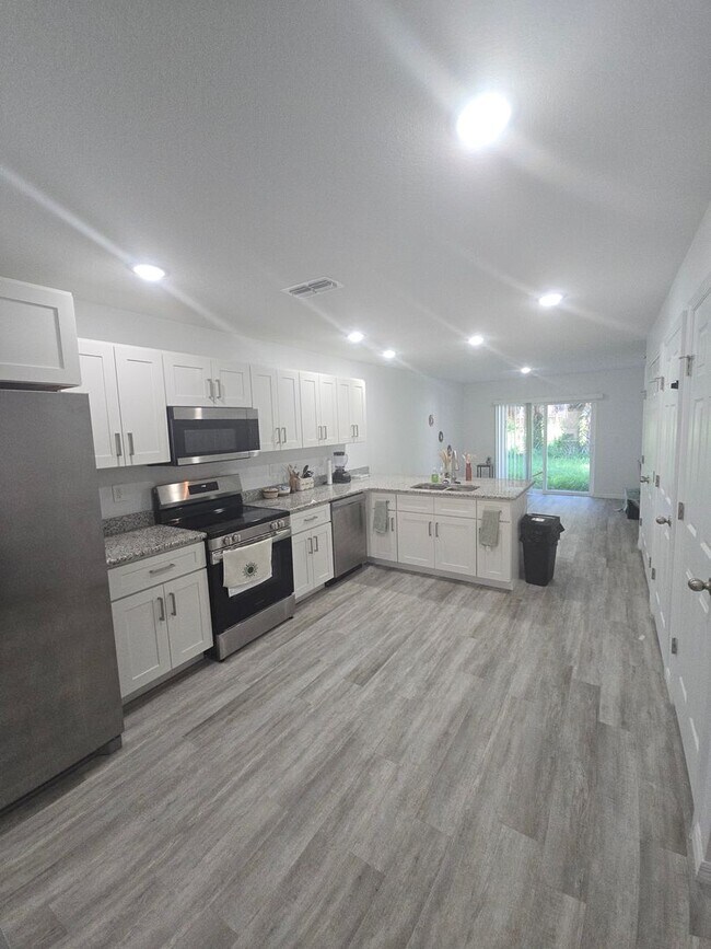 Building Photo - 302-304 Ave P NW
