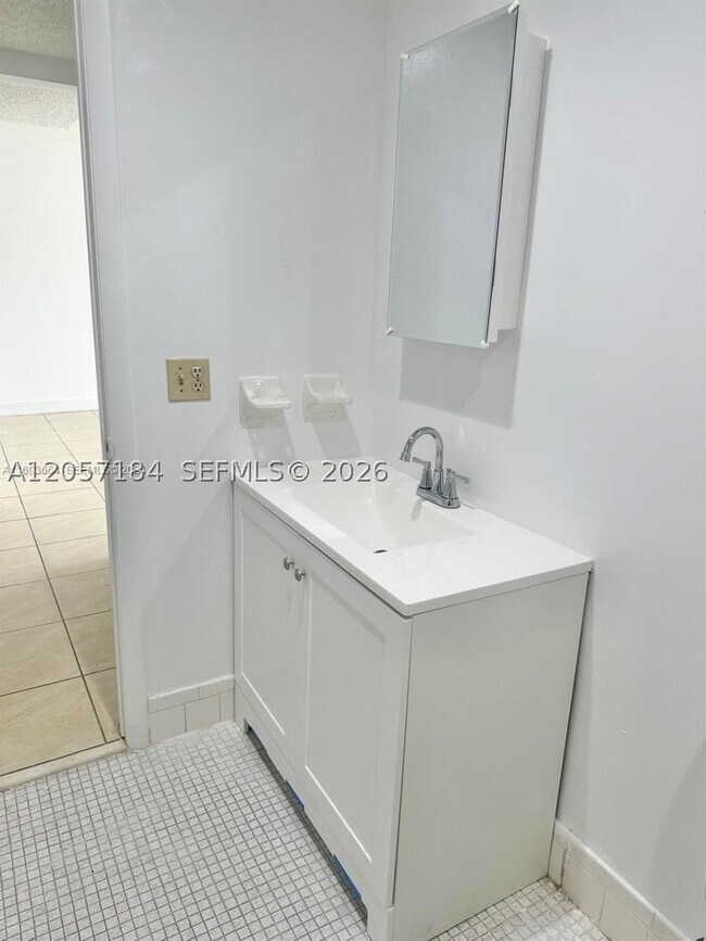 Building Photo - 10090 NW 80th Ct