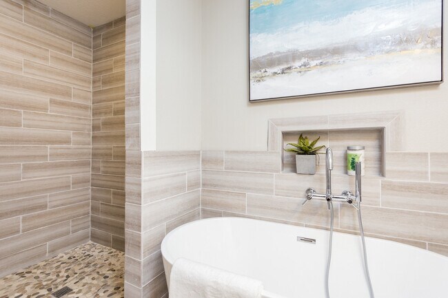 Building Photo - Gorgeous Lake Oswego Remodeled Cottage