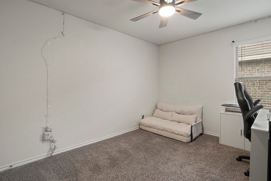 Building Photo - 2038 Croton Ave