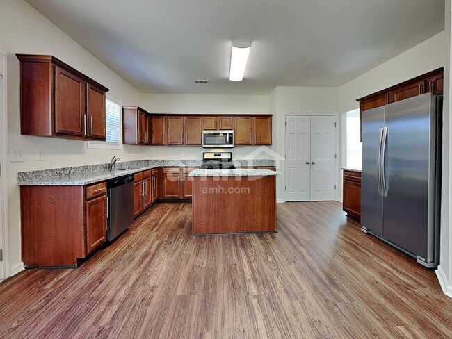 Building Photo - 1152 Balvaird Dr SE