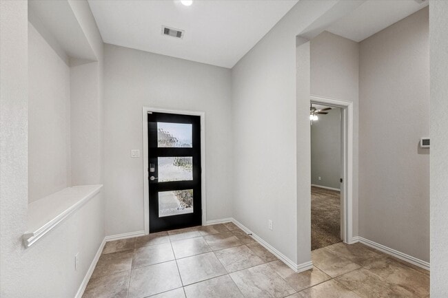 Building Photo - 142 Dina Ln