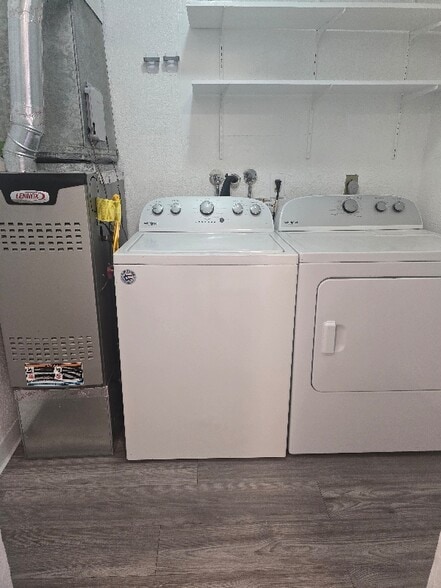 Building Photo - 1412 E 9th St