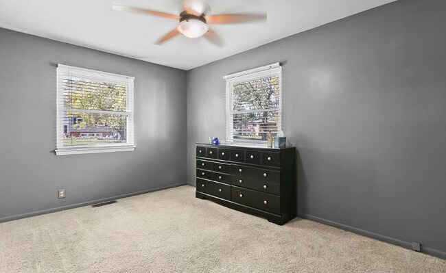 Building Photo - 300 Willow Glen Way