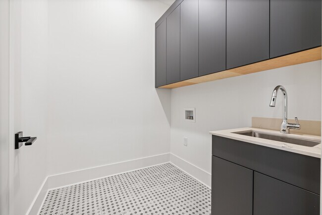 Building Photo - 4705 Walden Ct