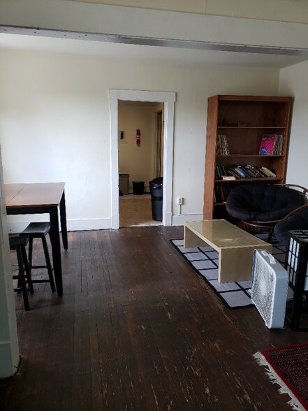 Building Photo - 309 W Beaver Ave