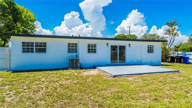 Building Photo - 1773 Lauderdale Manor Dr