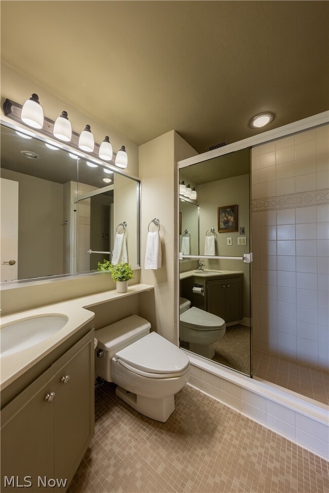 Building Photo - 1 Lakeshore Blvd