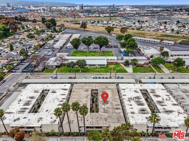 Building Photo - 3265 Santa Fe Ave