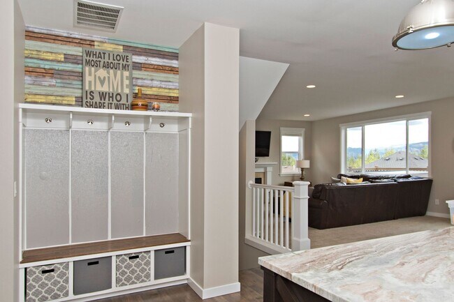 Building Photo - 4Bd/3Ba Snoqualmie House