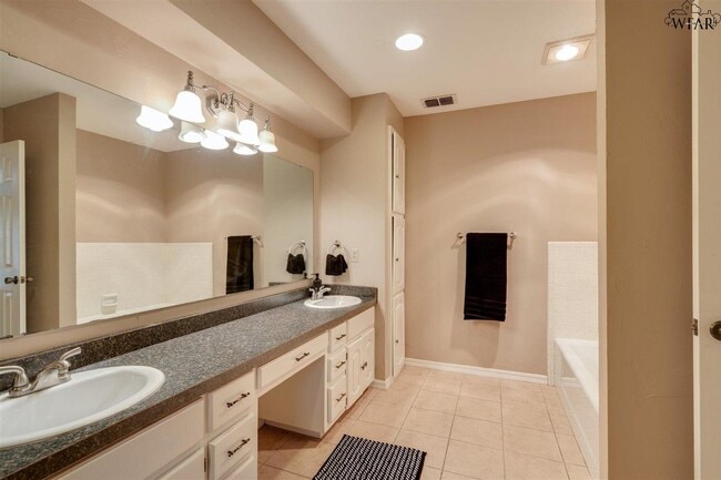 Building Photo - 4301 Shady Ln