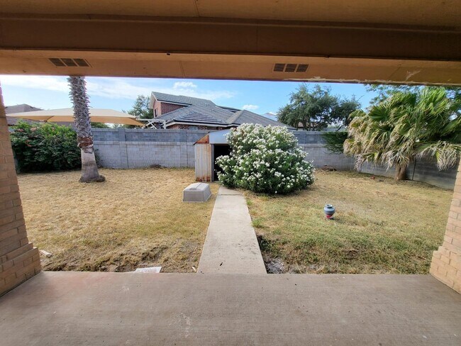 Building Photo - 1530 Serene Dr