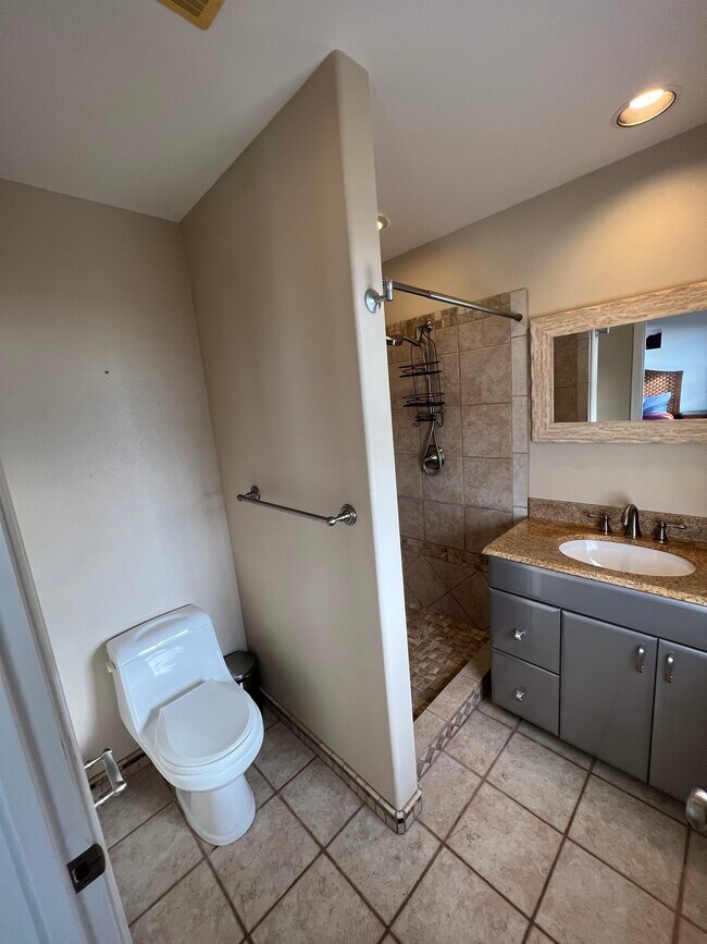Master bath - 1360 Kekaulike Ave