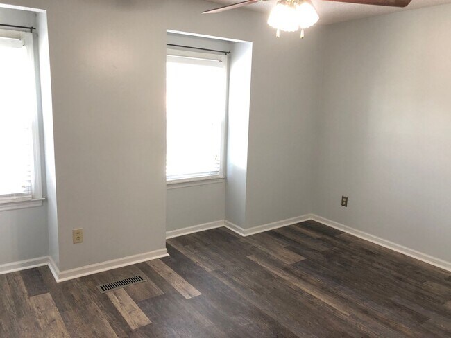 Building Photo - Available 9/15. Beautifully Remodeled Town...