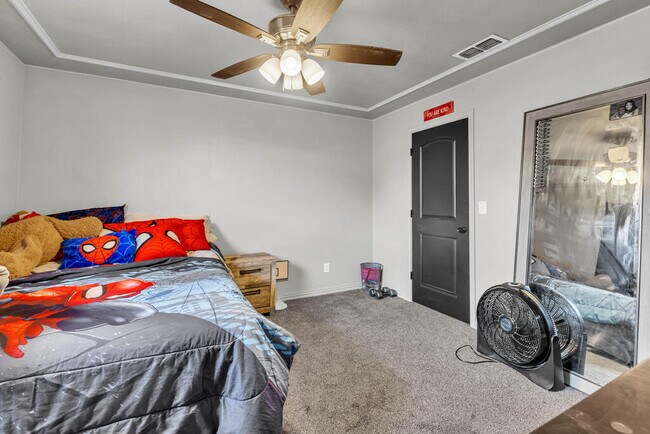 Building Photo - 6515 Amber Dr