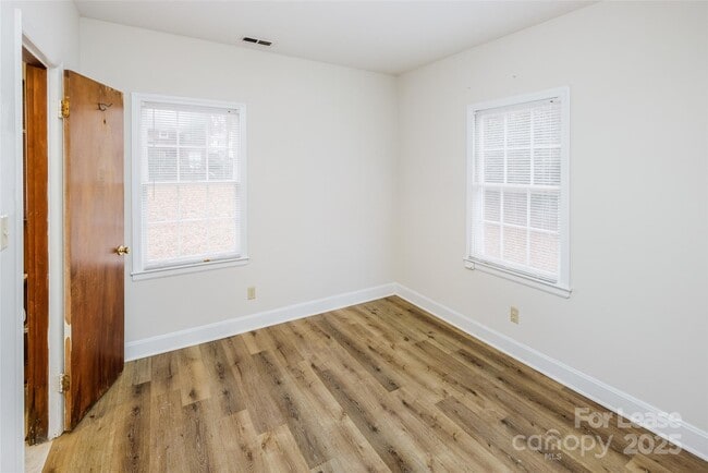 Building Photo - 7029 Yorktowne Dr