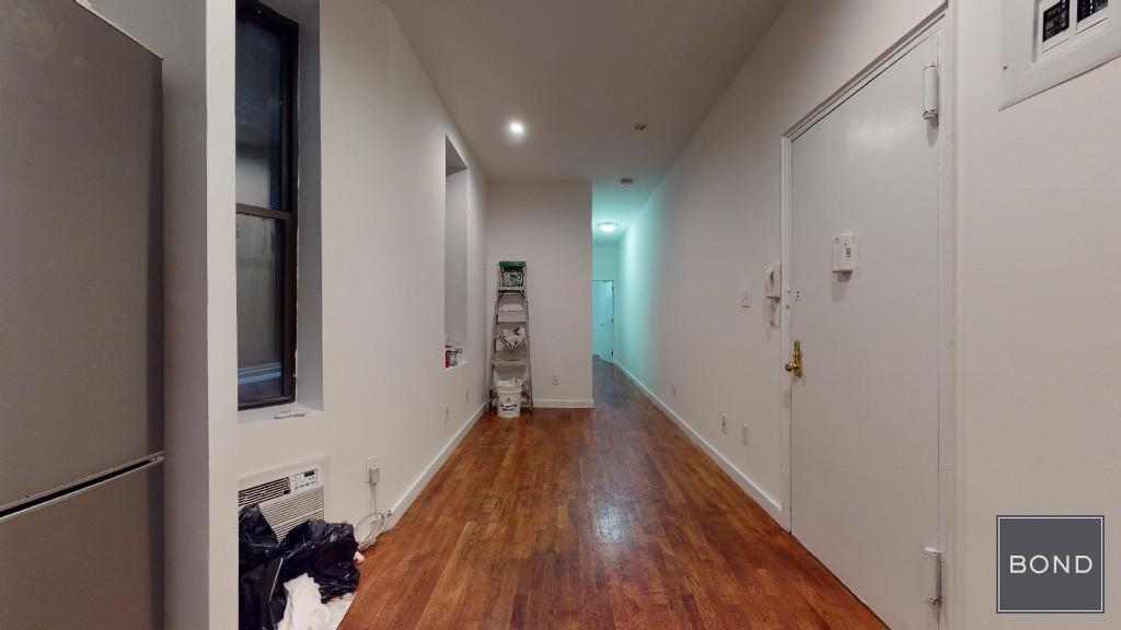 Building Photo - 441 W 51st St