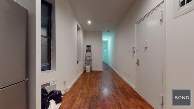 Building Photo - 441 W 51st St