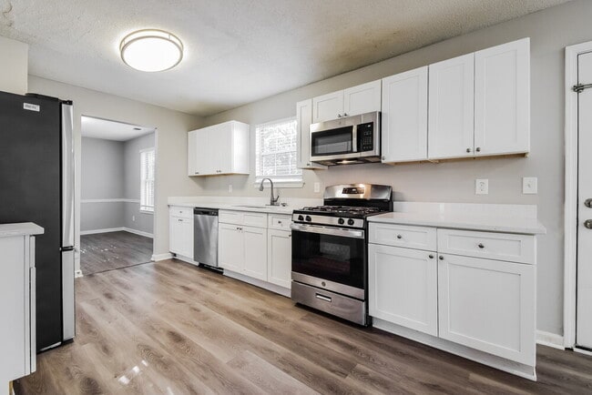 Building Photo - 3827 Riverview Bend