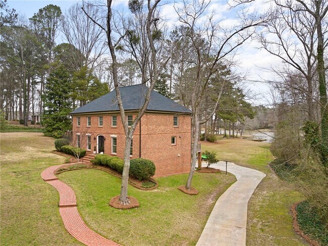 Building Photo - 2270 Emerald Dr