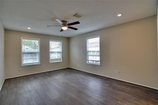 Building Photo - 10811 Sugar Hill Dr