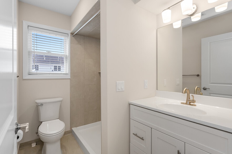 Building Photo - 20 Zazzetti St