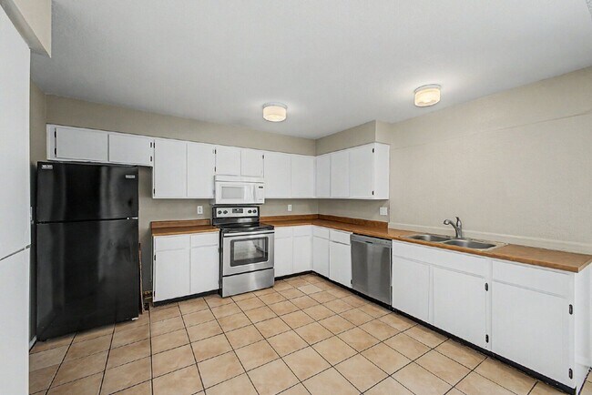 Building Photo - 2521 N 49th Ave