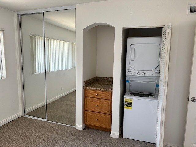 Hard-to-find feature: IN-UNIT washer and dryer! - 5510 Adelaide Ave