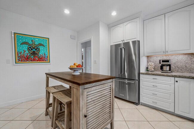 Building Photo - 241 List Rd