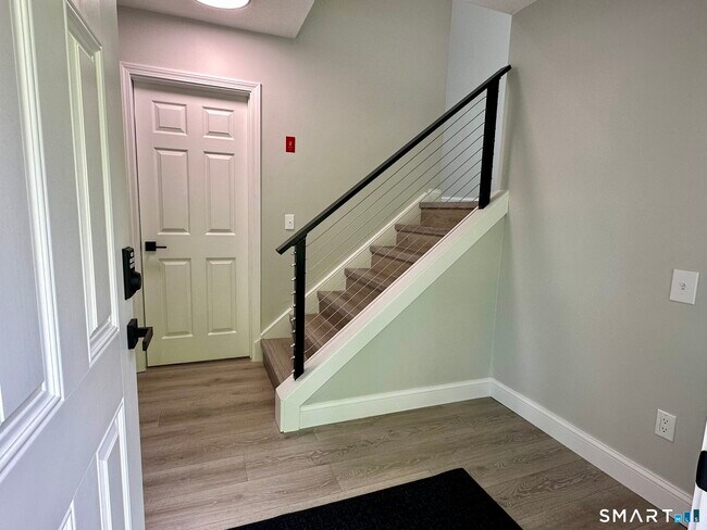Building Photo - 629 Longfellow Dr
