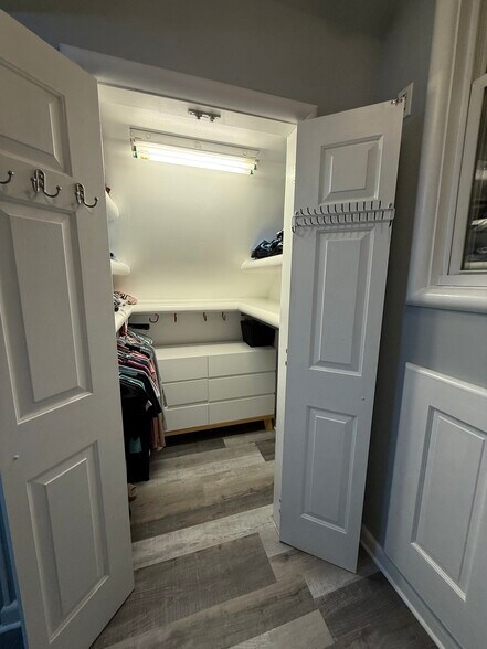 Building Photo - 195 Huntress St