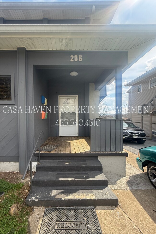 Building Photo - Johnson City, TN – 3 Bedroom Apartment with Utilities Included!