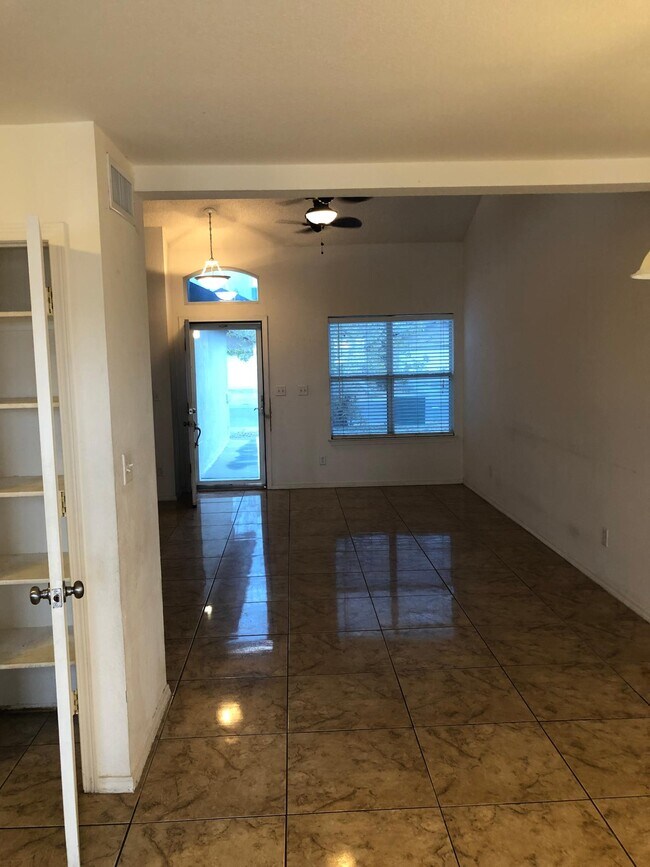 Building Photo - 14335 Island Point Dr