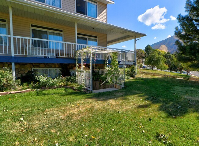 Building Photo - Basement Apartment Near Springville Canyon