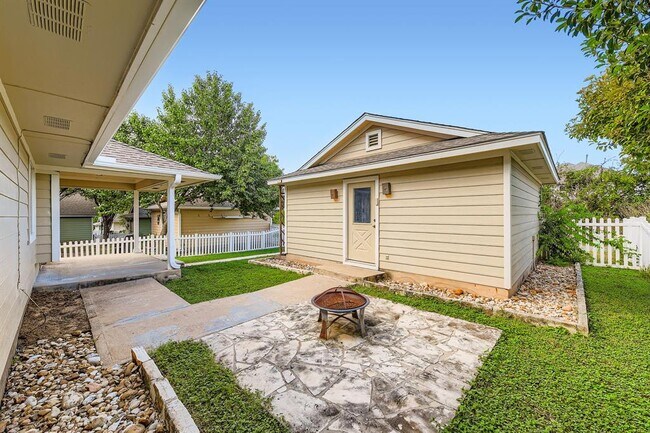 Building Photo - 4418 Mather
